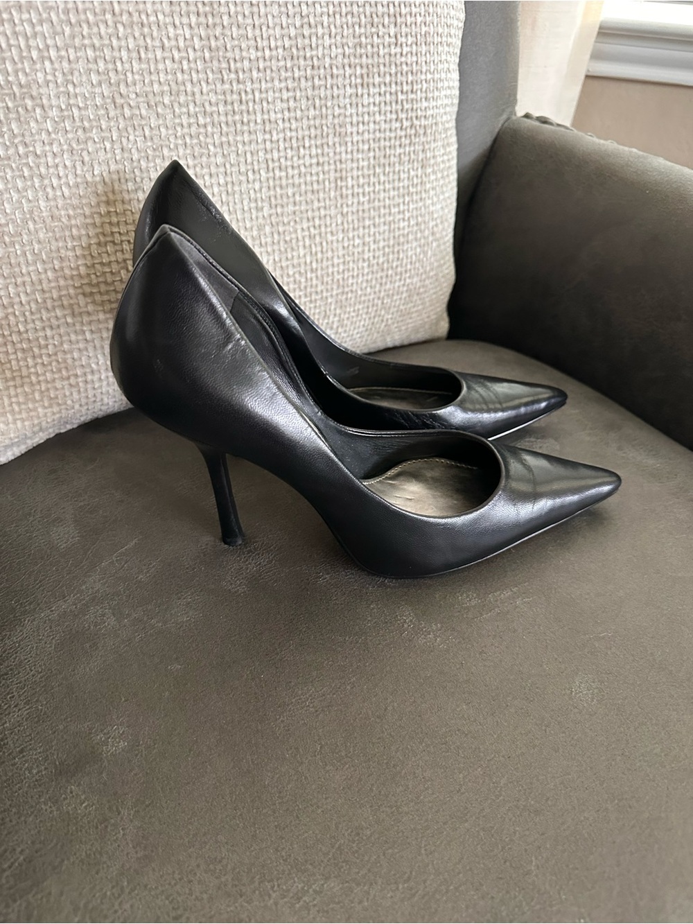 Guess Black Pointed Leather Pumps - Picture 3 of 4